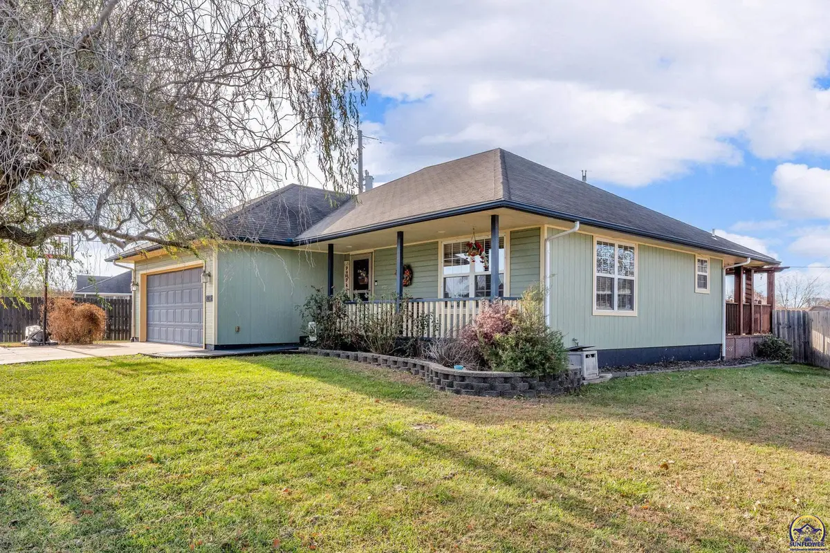 3839 NW Dondee Ln, Topeka, KS 66618 - Image #1