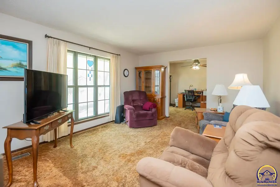 3330 SE Placid Ct, Topeka, KS 66605 - Image #2