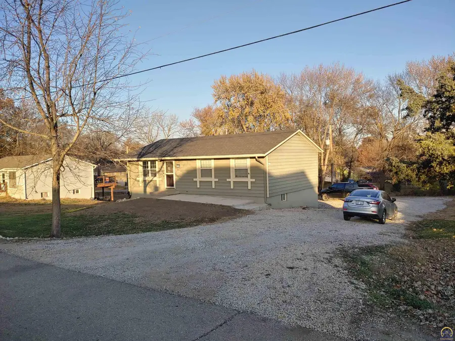 606 S Union St, McLouth, KS 66054 - Image #3