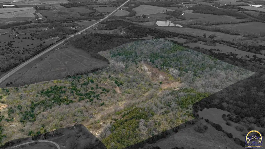 5781 Cecil Dr, Ozawkie, KS 66070 - Image #2