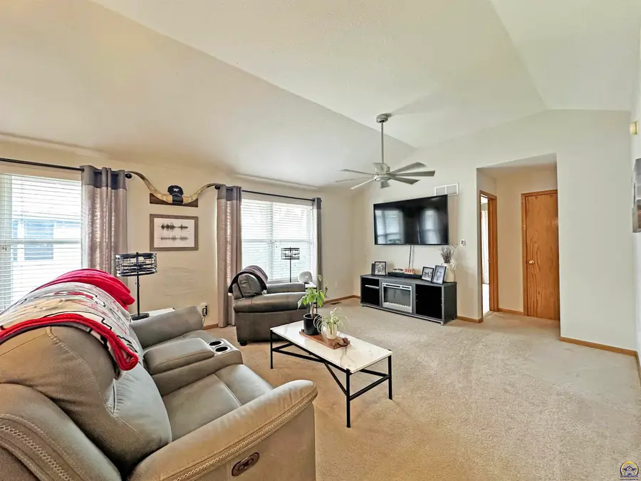 7345 SW 23rd Ct, Topeka, KS 66614 - Image #2