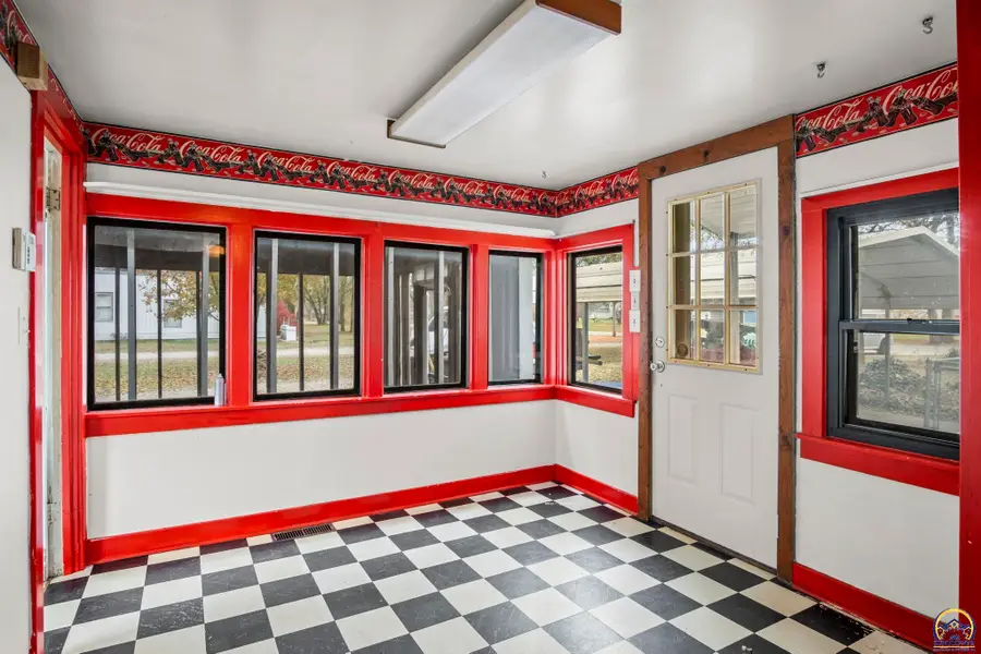 306 NE Lyman Rd, Topeka, KS 66608 - Image #2
