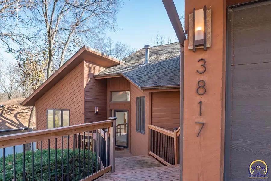 3817 SW Wood Valley Dr, Topeka, KS 66610 - Image #2
