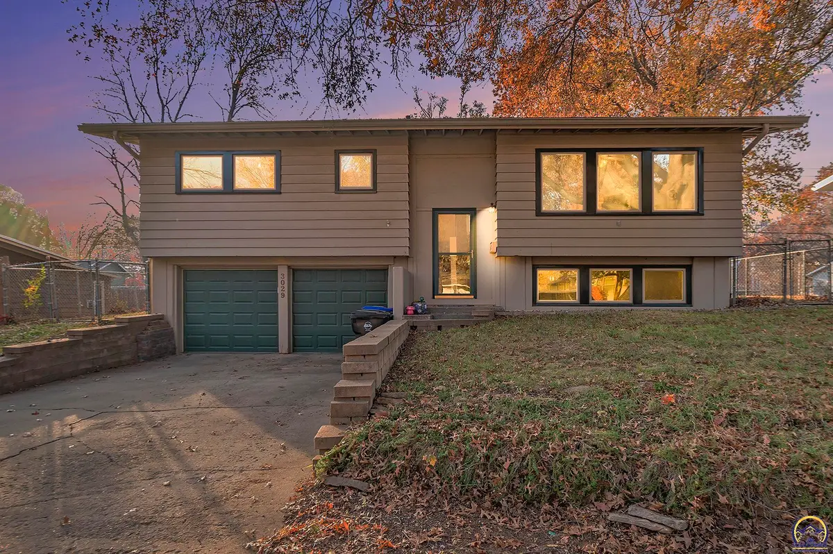 3029 SW Arnold Ave, Topeka, KS 66614 - Image #1