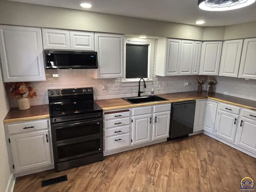 620 Pearl St, Cottonwood Falls, KS 66845 - Image #2