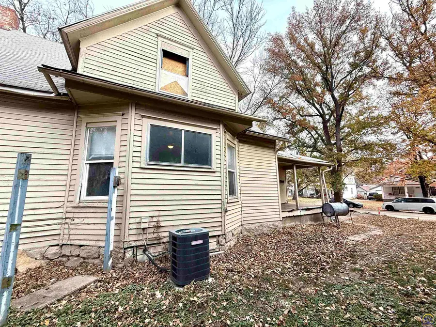 1183 SW Plass Ave, Topeka, KS 66604 - Image #3