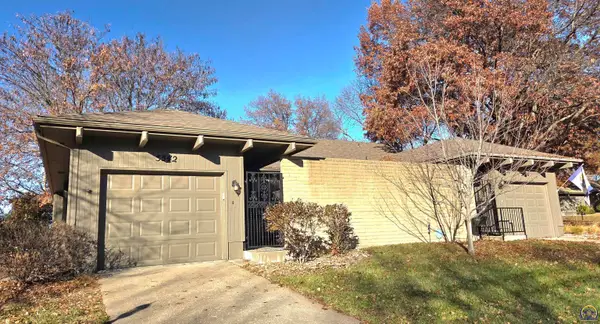 5542 SW Stonegate Ct, Topeka, KS 66606