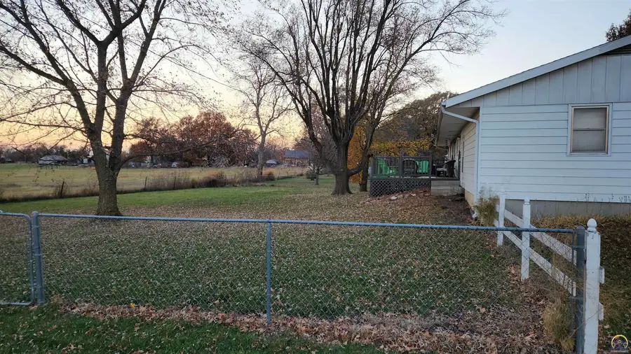 827 Second St, Whiting, KS 66552 - Image #3