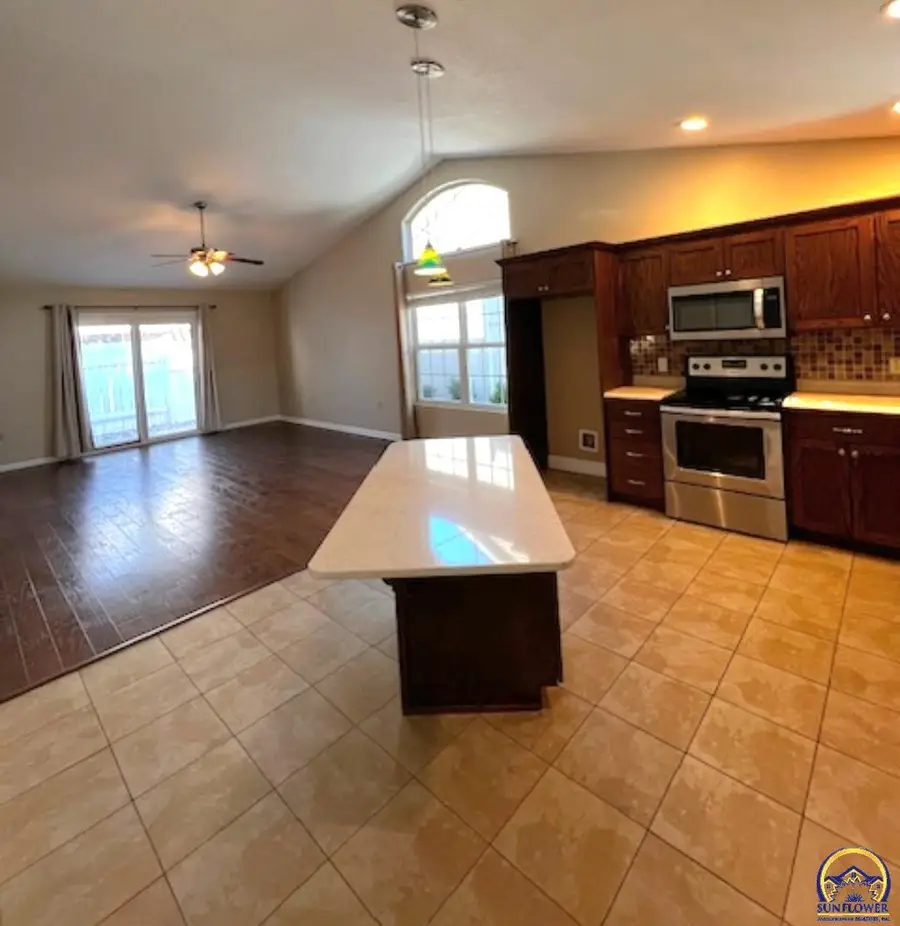 5514 SW Cantabella St, Topeka, KS 66614 - Image #2