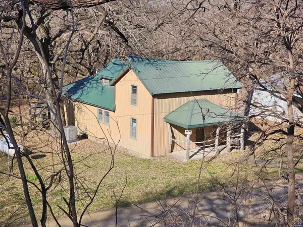 1080 Camp Wood Rd, Elmdale, KS 66850