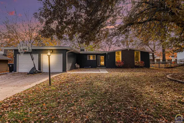 5217 SW Belle Ter, Topeka, KS 66604