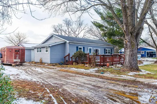 541 Emmett St, Emmett, KS 66422