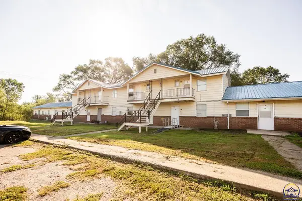 104 10th St, Ogden, KS 66517