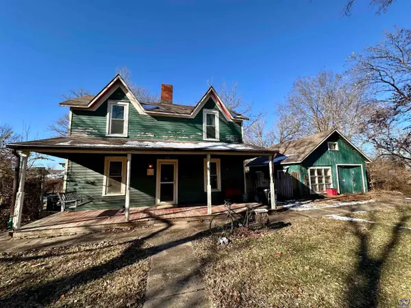 315 Pierce St, Maple Hill, KS 66507