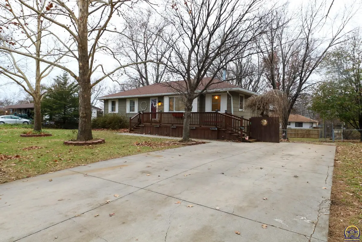 907 Thompson St, Emporia, KS 66801 - Image #1