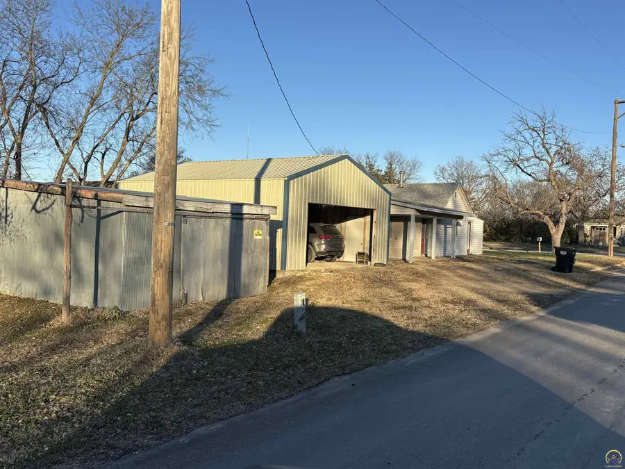 421 S Walnut St, Cottonwood Falls, KS 66845 - Image #3