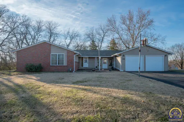4001 NW Pocahontas Dr, Topeka, KS 66618