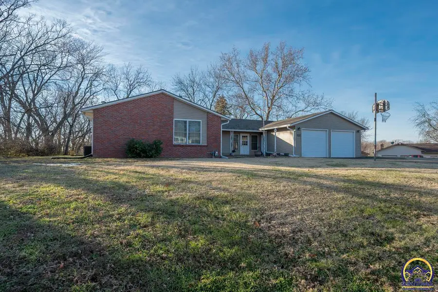 4001 NW Pocahontas Dr, Topeka, KS 66618 - Image #2