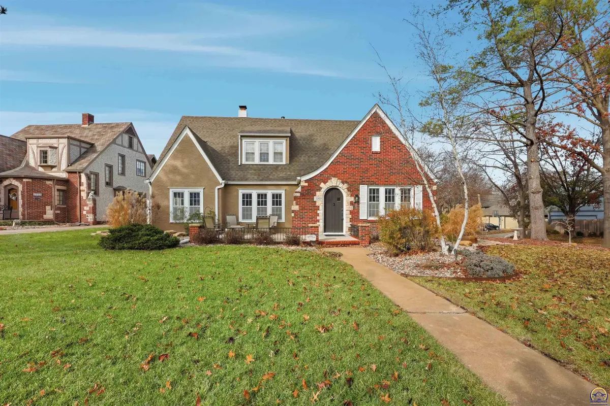 1303 SW Pembroke Ln, Topeka, KS 66604 - Image #1