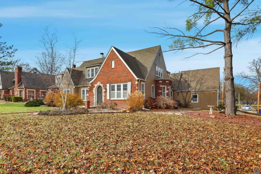 1303 SW Pembroke Ln, Topeka, KS 66604 - Image #3