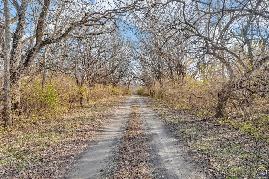 9040 SW Wanamaker Rd, Wakarusa, KS 66546 - Image #2