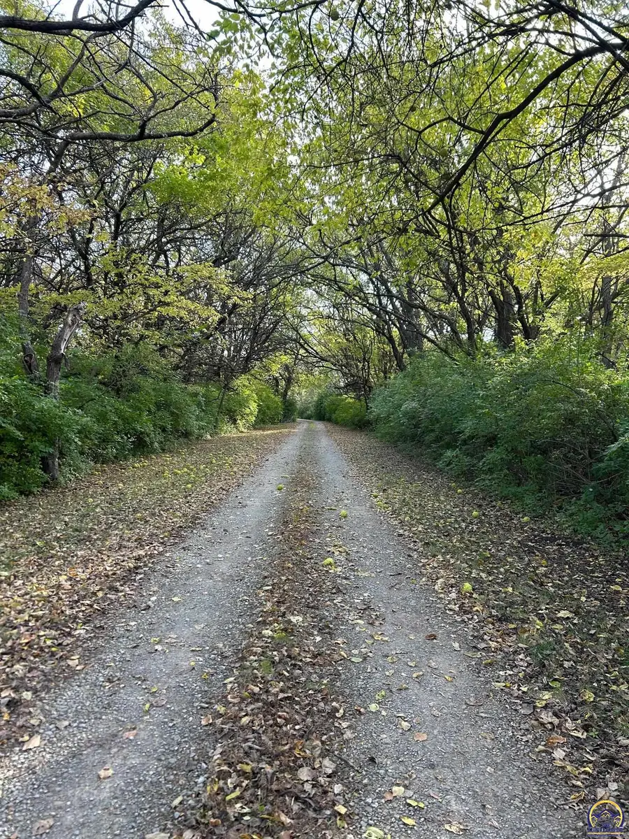 9040 SW Wanamaker Rd, Wakarusa, KS 66546 - Image #3