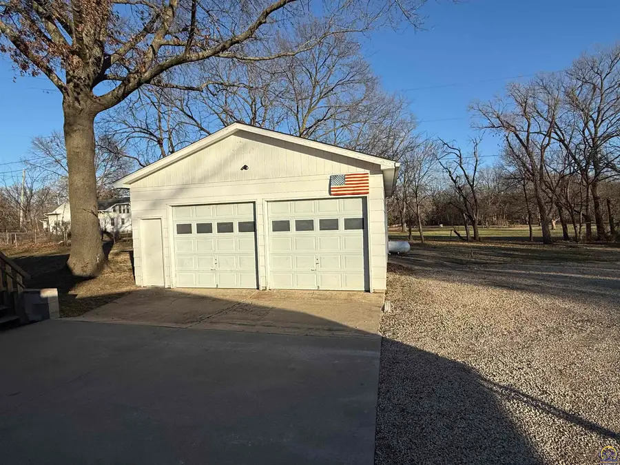 220 SE Arapaho Rd, Tecumseh, KS 66542 - Image #3