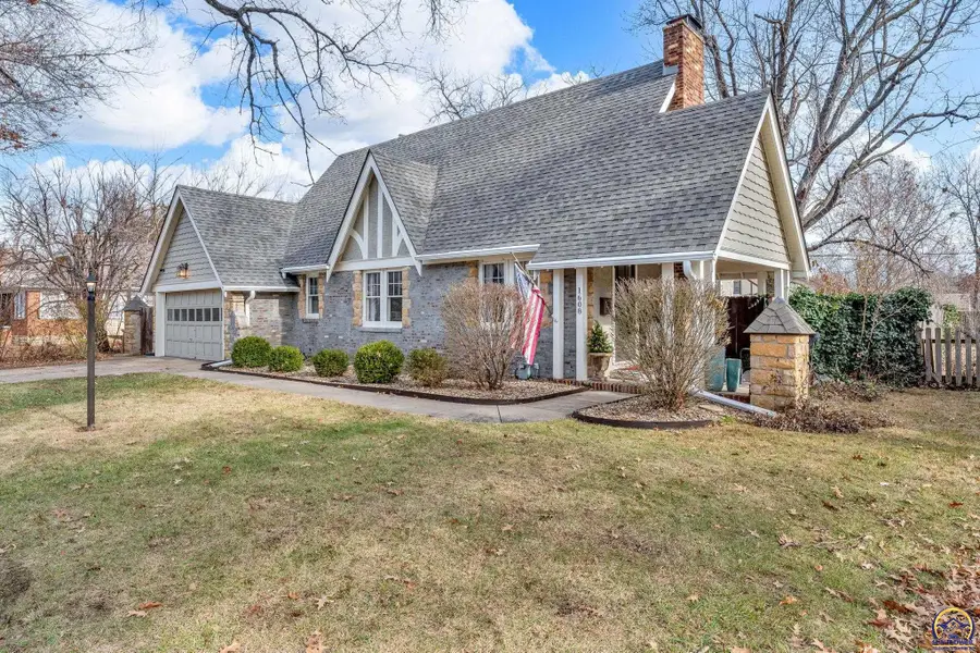 1608 SW Oakley Ave, Topeka, KS 66604 - Image #2