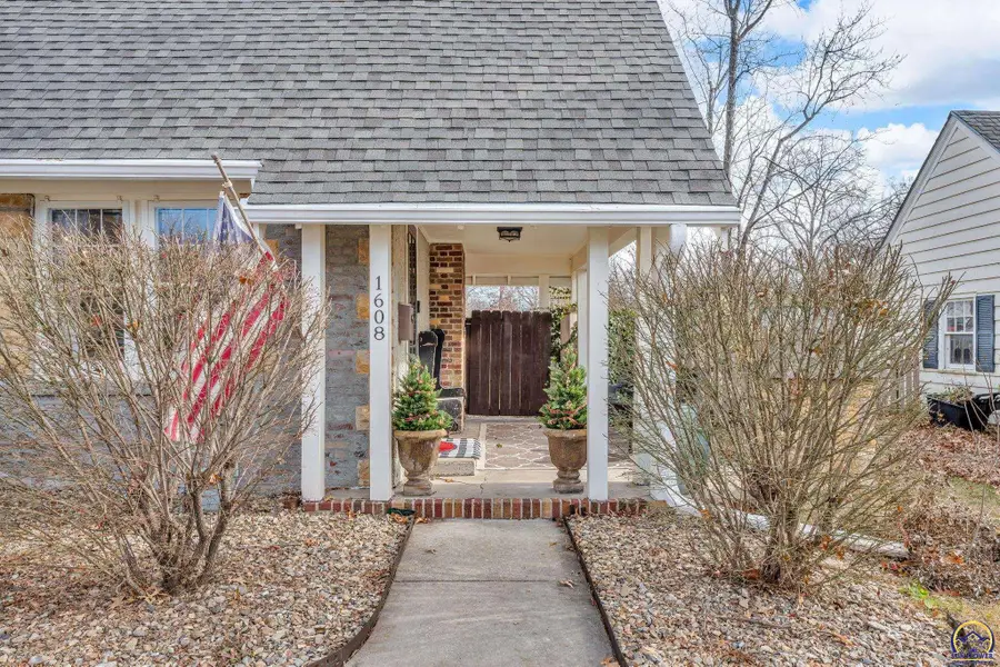 1608 SW Oakley Ave, Topeka, KS 66604 - Image #3