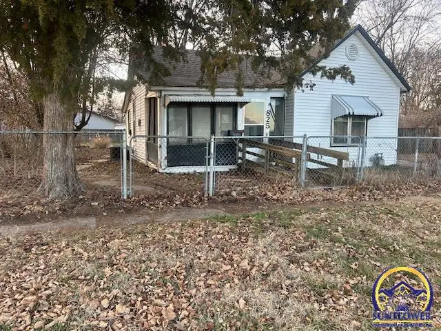 825 NE Strait Ave, Topeka, KS 66616 - Image #1