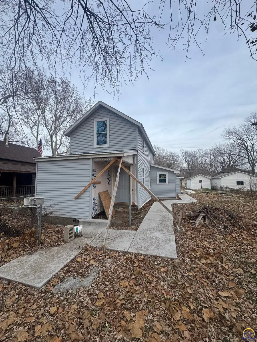 414 NE Grattan St, Topeka, KS 66616 - Image #2
