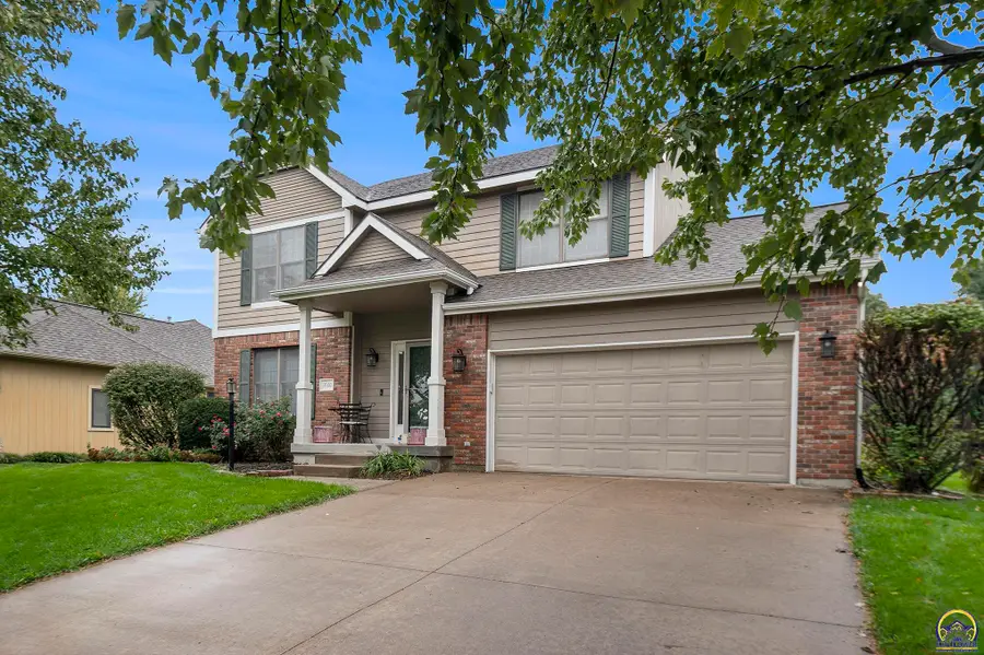 1040 Stonecreek Dr, Lawrence, KS 66039 - Image #2