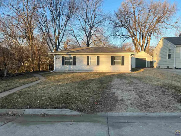 833 SW Parkview St, Topeka, KS 66614