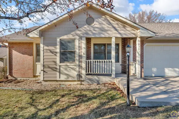2393 SW Honeysuckle Ln, Topeka, KS 66614