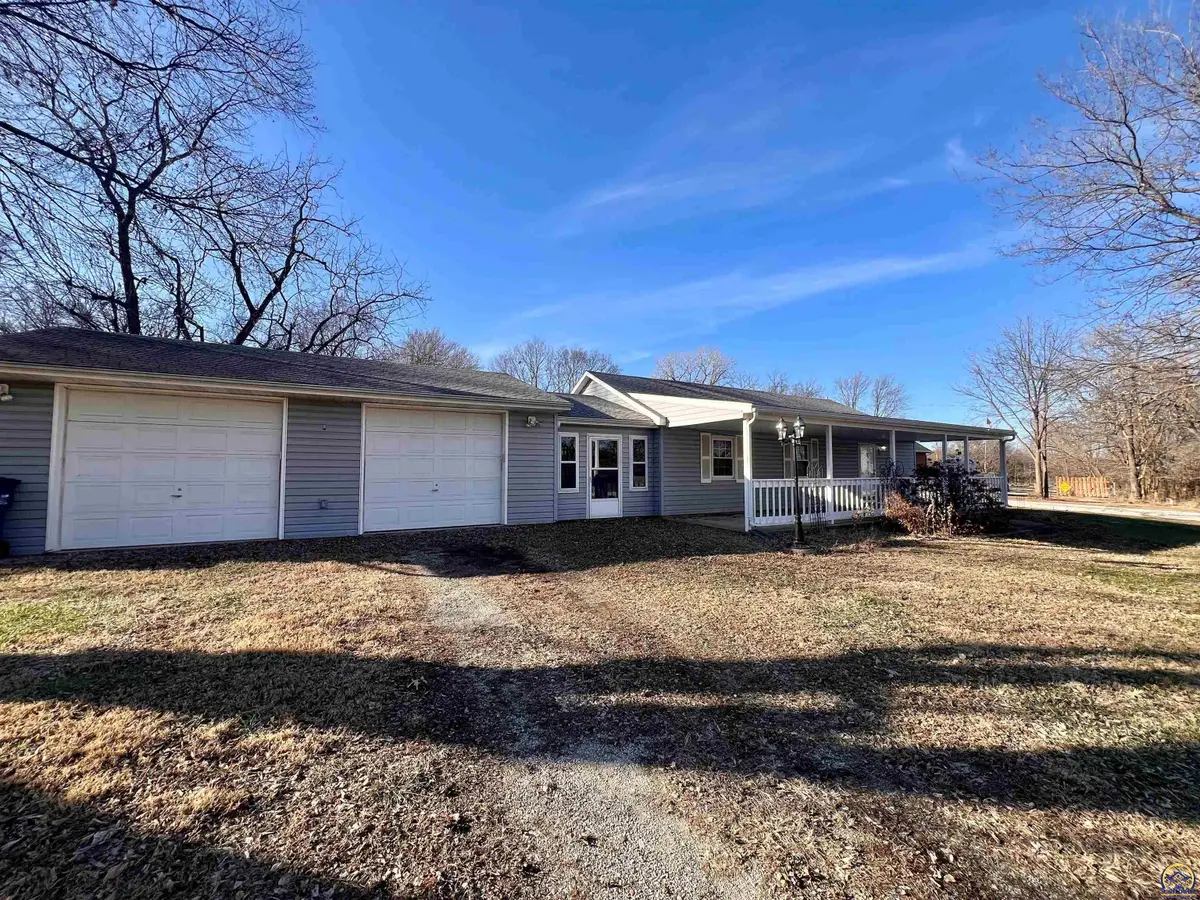 201 S Vine St, McLouth, KS 66054 - Image #1