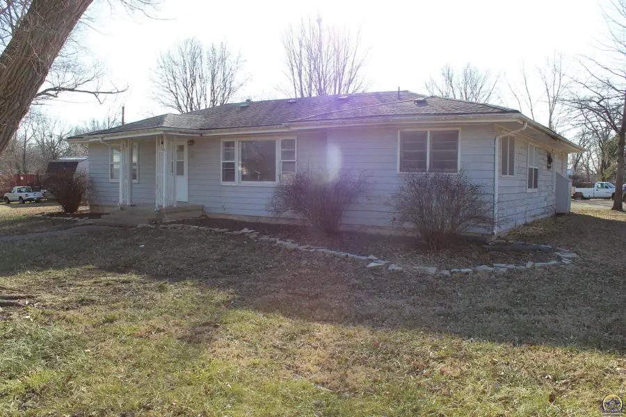 329 W Maple St, Quenemo, KS 66528 - Image #2