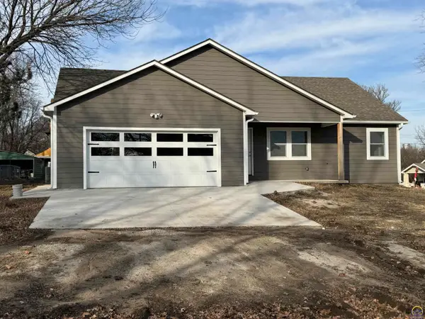 406 Yuba St, Burlington, KS 66839