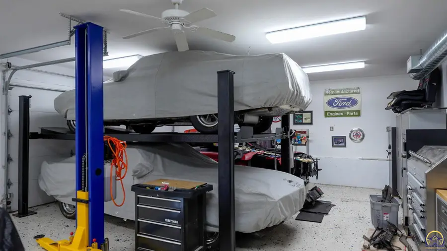 355 SW Yorkshire Rd, Topeka, KS 66606 - Image #3