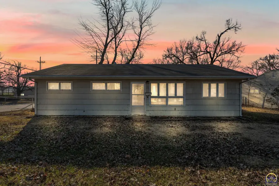 541 SE Colfax Pl, Topeka, KS 66605 - Image #2