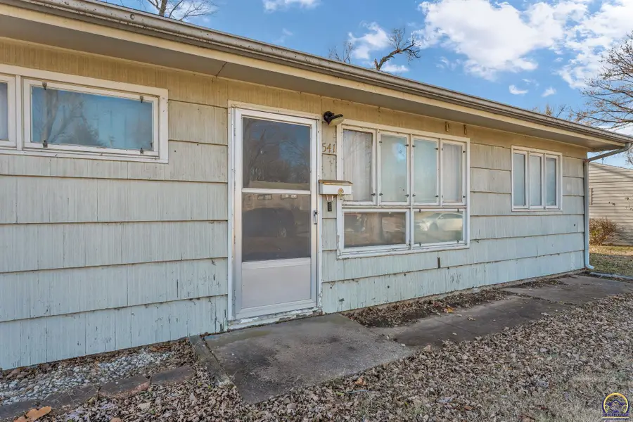 541 SE Colfax Pl, Topeka, KS 66605 - Image #3