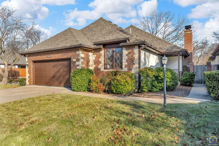 2404 SW Brookhaven Ln, Topeka, KS 66614 - Image #2