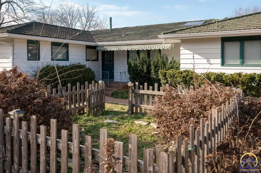 2865 SW Macvicar Ave, Topeka, KS 66611 - Image #2