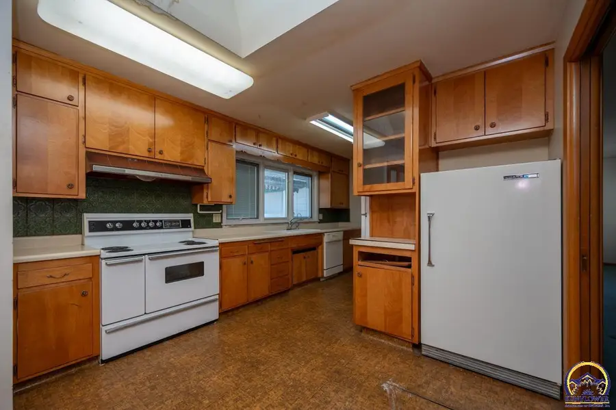 2865 SW Macvicar Ave, Topeka, KS 66611 - Image #3