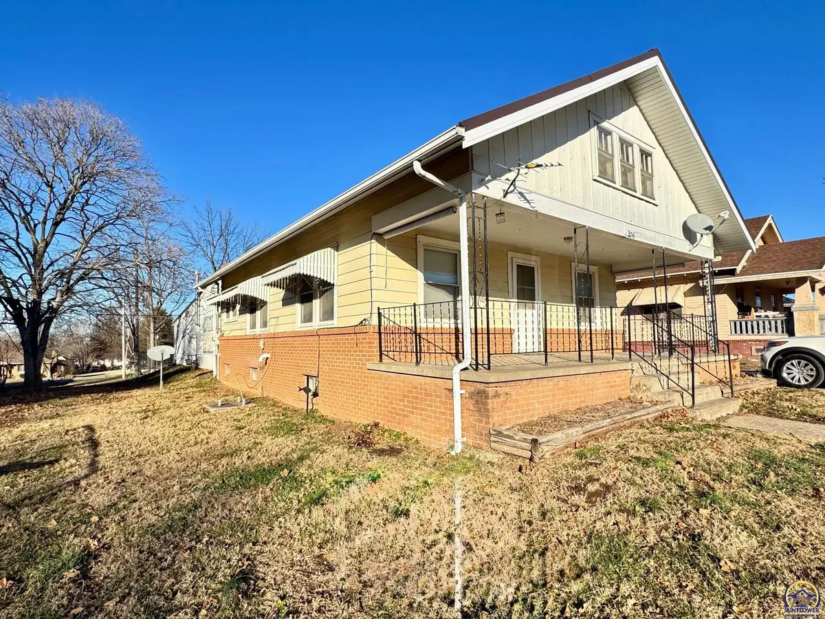206 E Main St, Highland, KS 66035-4126 - Image #1