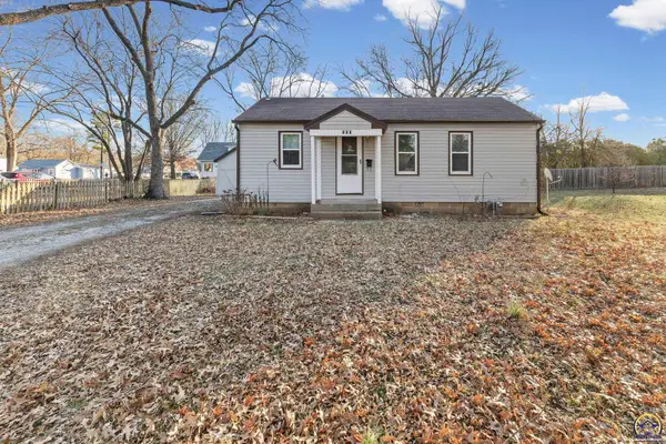 909 S Maple St, Ottawa, KS 66067