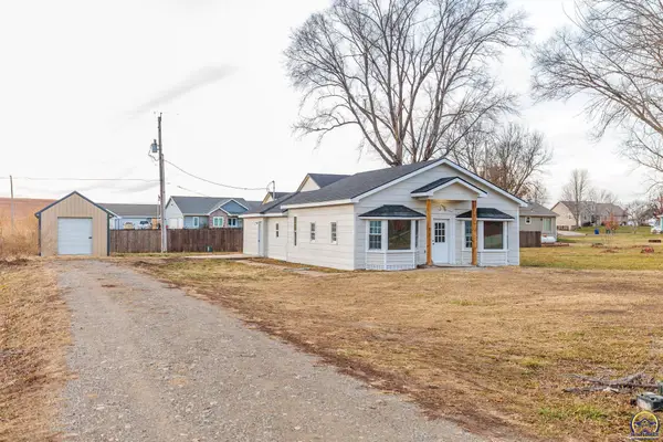 201 Pierce St, Maple Hill, KS 66407