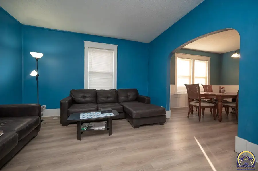811 NE Oakland Ave, Topeka, KS 66616 - Image #2