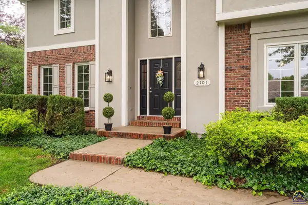 2101 Riviera Dr, Lawrence, KS 66047-1996