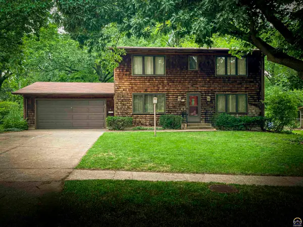 3217 SW 33rd Ct, Topeka, KS 66614