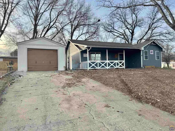 621 Illinois St, Alma, KS 66401